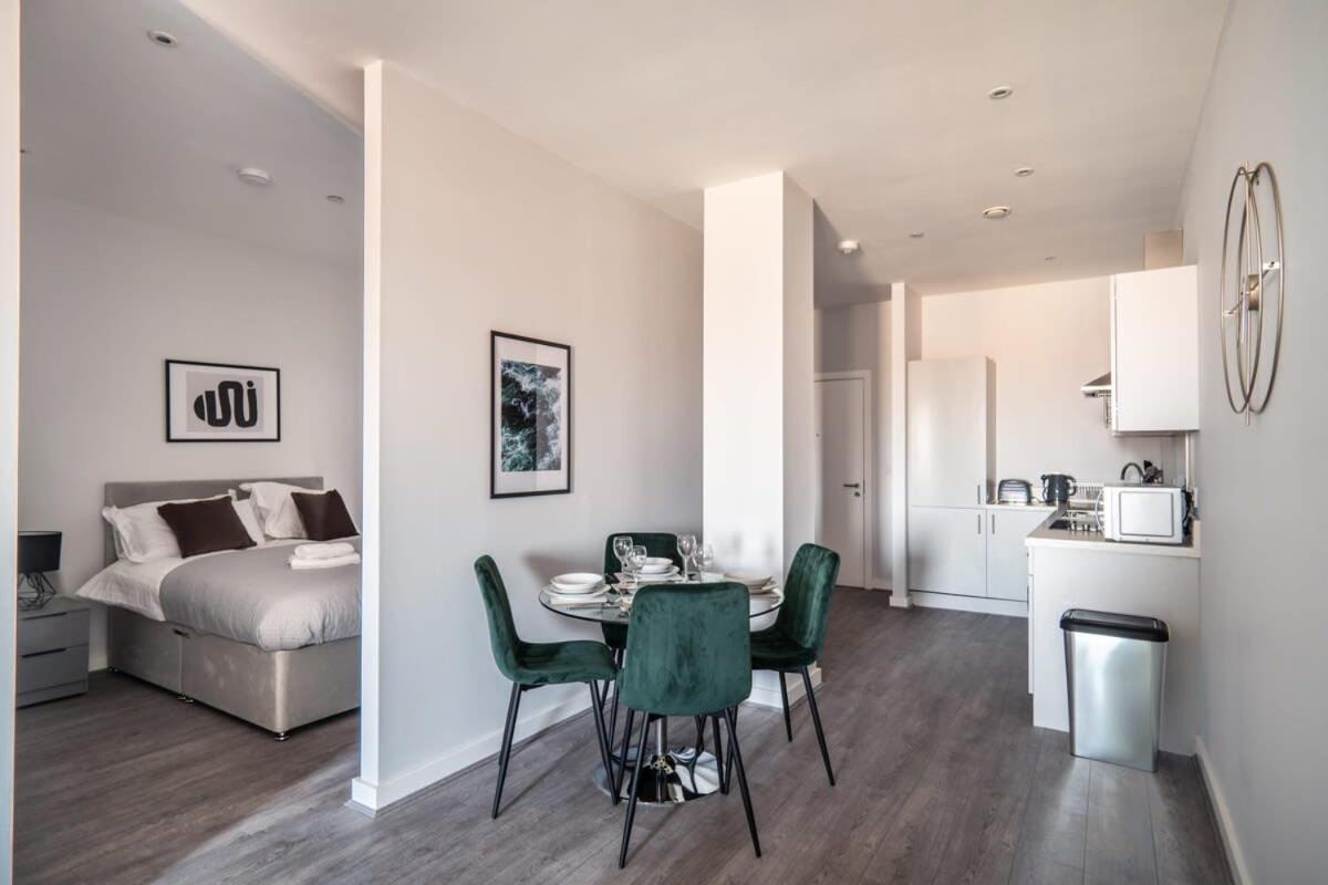 Modern & Spacious 2 Bed Apartment In Waterloo Liverpool Екстер'єр фото